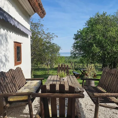 Traditional Cottage At Lake Balaton Vászoly Exterior photo